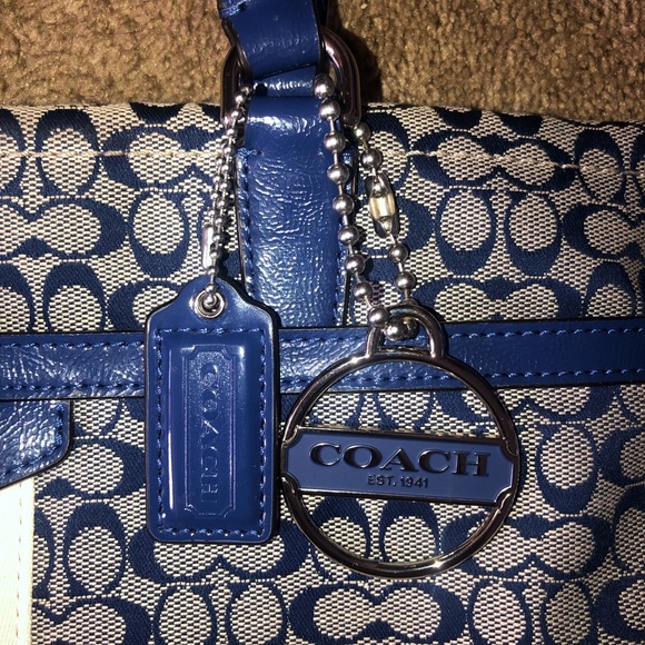 this purse is a tad to small for my liking
